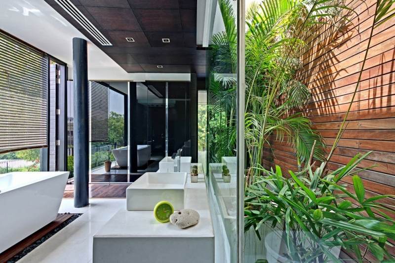 moderne-Terrassengestaltung-Badezimmer-Glaswand-Ideen