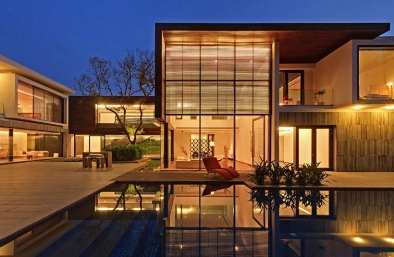 moderne Terrassengestaltung Beleuchtung-Abend-Einfamilienhaus