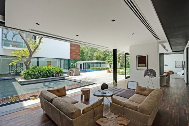 moderne-Terrassengestaltung-Wohnzimmer-Glas-Fronten-Design-Ideen