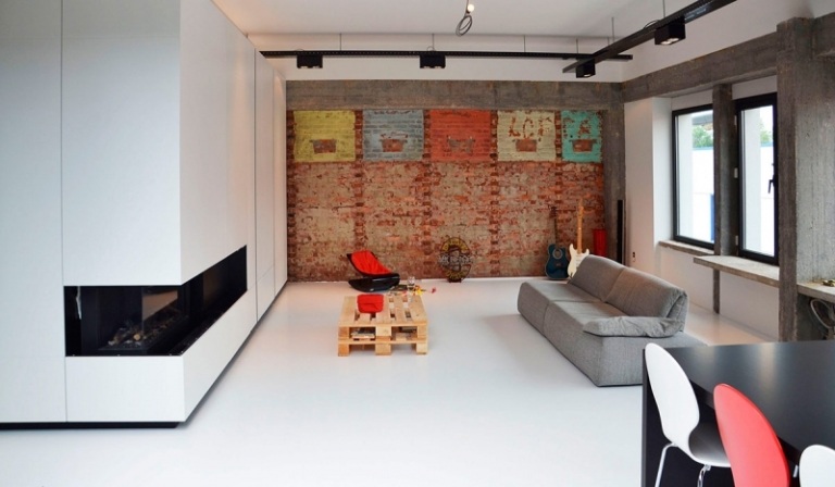 moderne-Wohnzimmer-Bilder-Ideen-Kaffeetisch-Paletten-Holzkamin