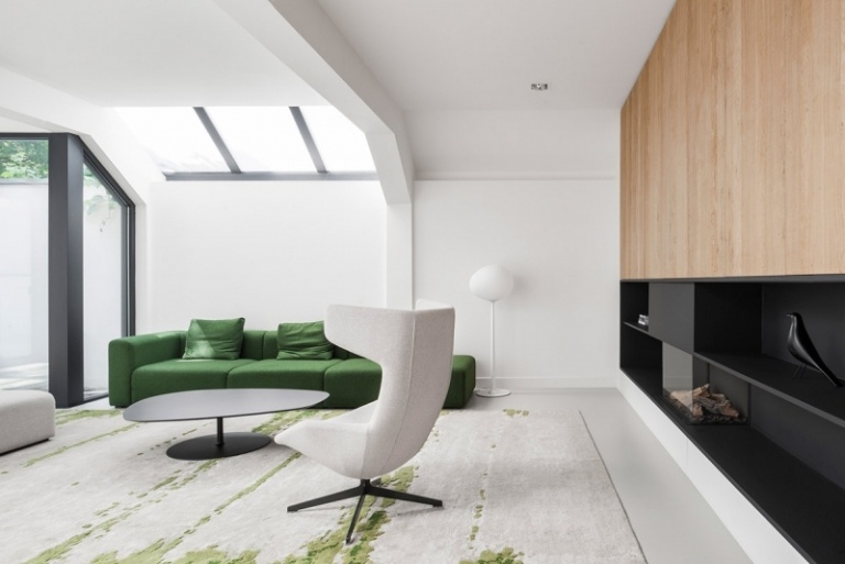 moderne-Wohnzimmer-Bilder-Ideen-Wandregal-Teppich-weiss-gruen-Sofa