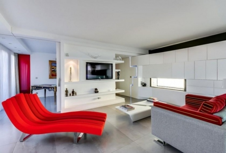 Moderne Inneneinrichtung -wohnwand-ottomane-rot-couch-grau-boden-marmor-hochglanz-wandverkleidung