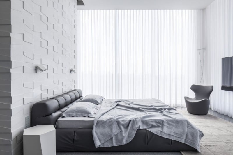 moderne Schlafzimmer wandgestaltung-3d-wandpaneele-weiss-graue-polstermoebel