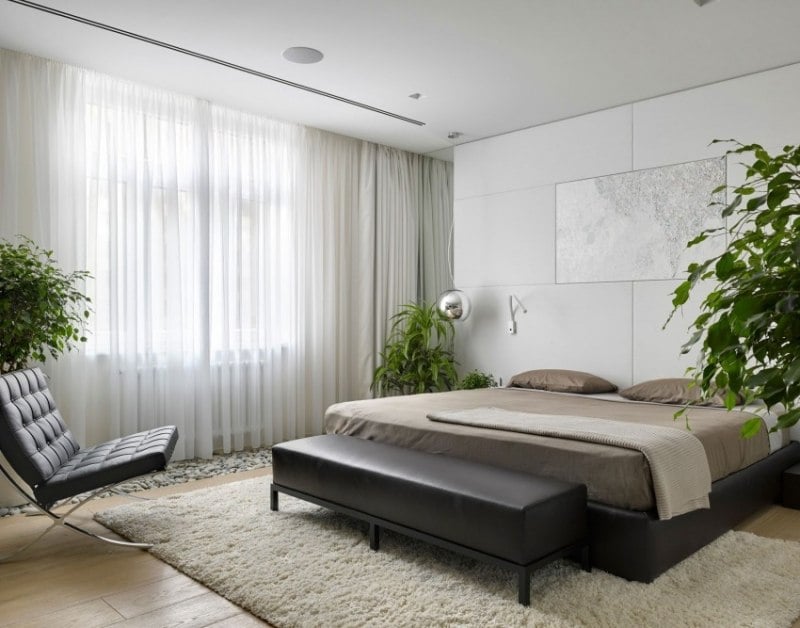 moderne-schlafzimmer-zimmerpflanzen-zierkies-weisse-wand