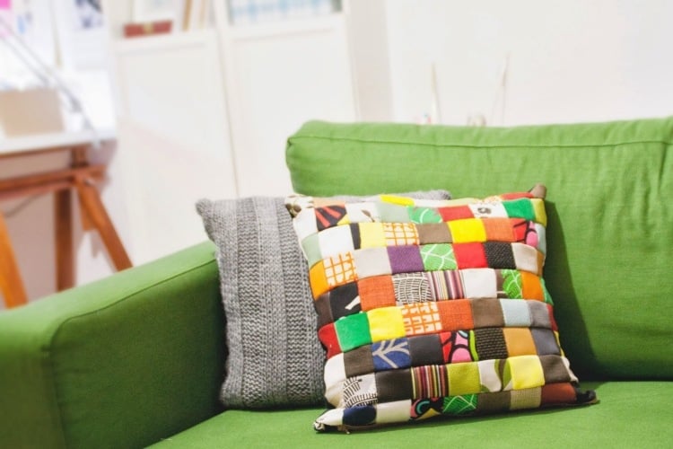 patchwork-leicht-gemacht-kissen-kissenhuelle-kissenbezug-couch-gruen-quadratisch-strick