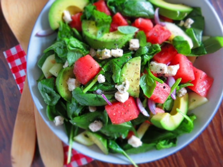 Salat mit Wassermelone rezepte-avocado-feta-kase