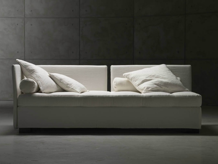 schlafsofa-bettkasten-klein-couch-tagesbett-isolona-stoff-polster-kissen-beige-sandfarbe