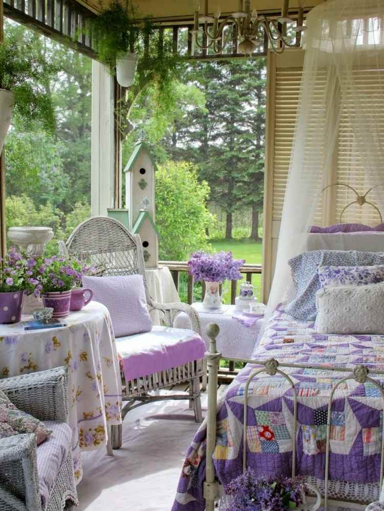schmiedeeisen tagesbett vintage lila textilien romantik veranda baldachin
