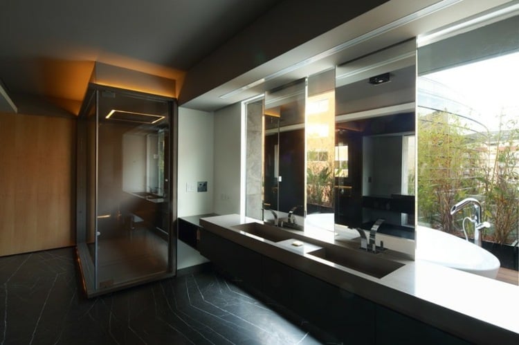 schwarzem marmor fussboden badezimmer idee dusche waschtisch konsole spiegel