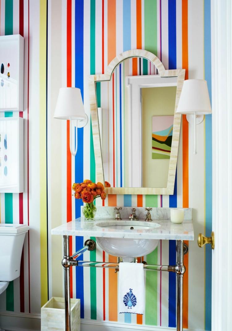 streichen badezimmer bunt streifen waschbecken retro spiegel vintage wandleuchten