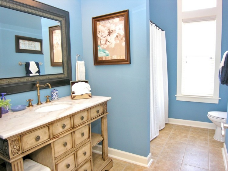 streichen badezimmer renovierung hellblau rustikal waschschrank fliesen beige