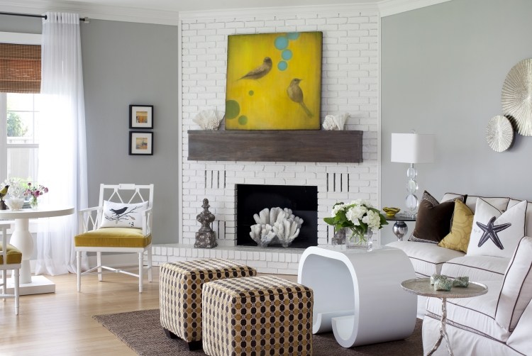 Wandgestaltung mit Bildern -wohnzimmer-graue-wandfarbe-gelbes-gemalde