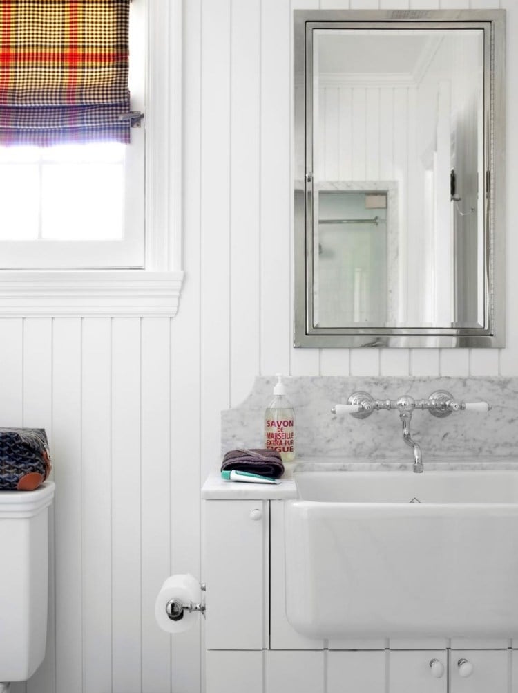 wandverkleidung-holz-innen-badezimmer-weiss-alt-modern-vintage-marmor-porzellan-spiegel