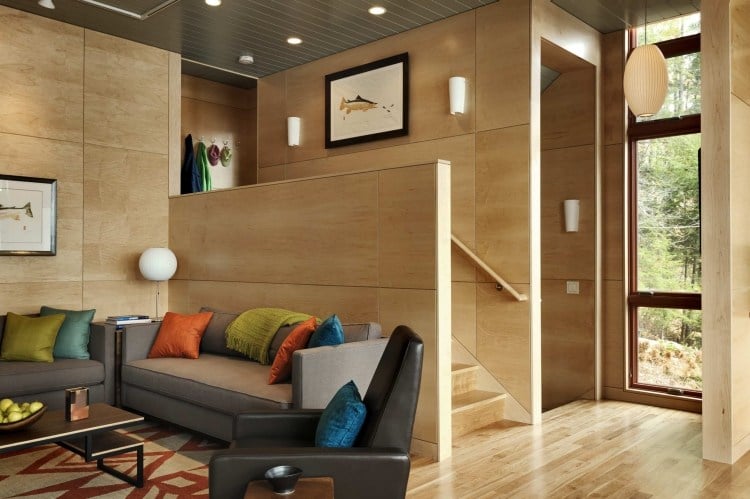 Wandverkleidung aus Holz für innen -ternnwand-holzpaneele-couch-sessel-haustuer-treppe-modern-grau-braun