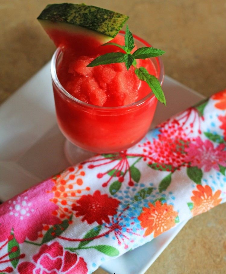 Wassermelone-Rezepte-minze-Sorbet-erfrischend-kalt-glas-servieren-sommer