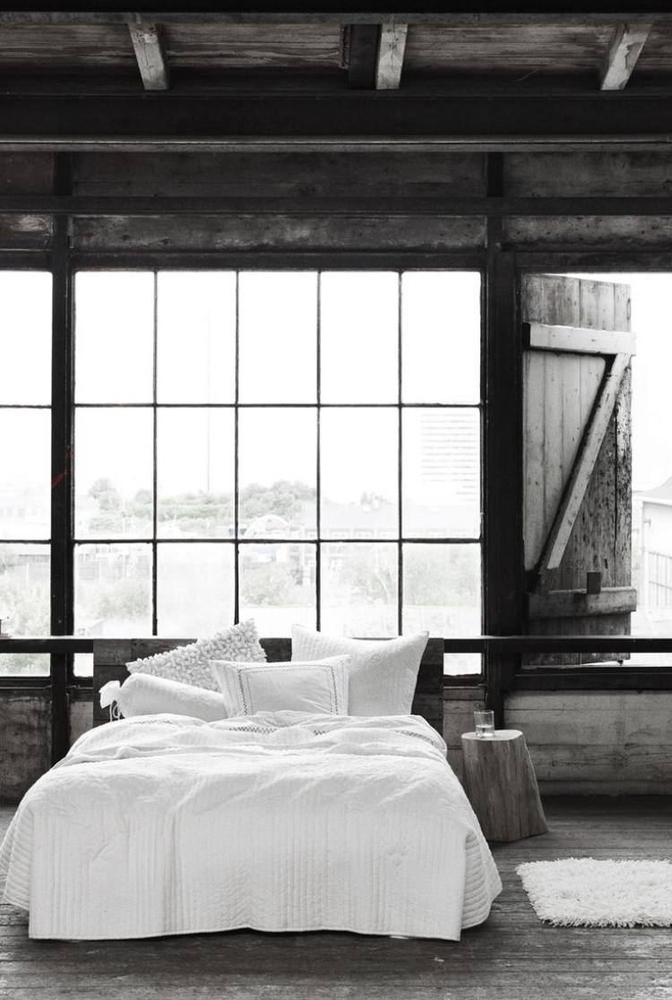 weiße-schlafzimmermoebel-stil-gestaltung-industrie-design-sprossenfenster-schwarz-