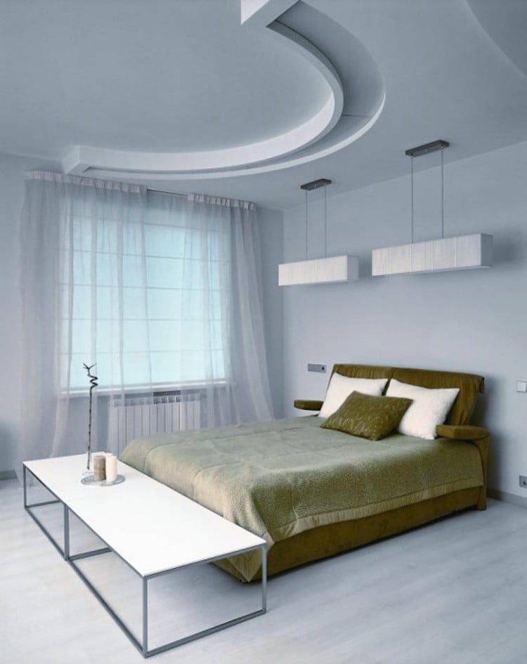 Weiße Schlafzimmermöbel -stil-gestaltung-minimalistisch-gruen-tisch-gardine-leuchten-bogen-decke