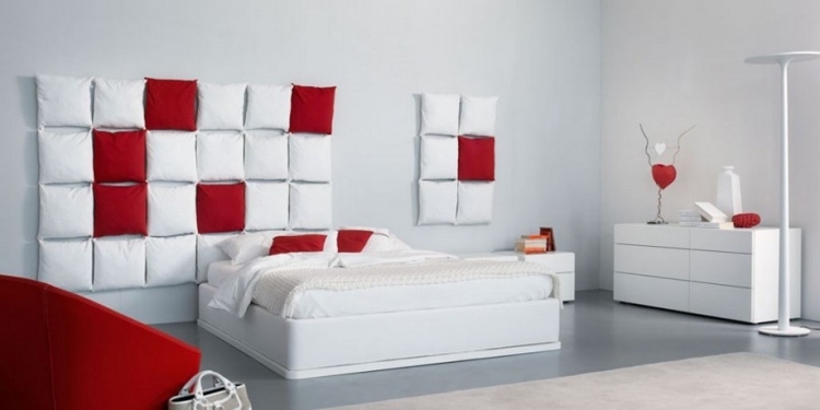Weiße Schlafzimmermöbel -stil-gestaltung-minimalistisch-rot-akzent-kommode-quadrate-kissen