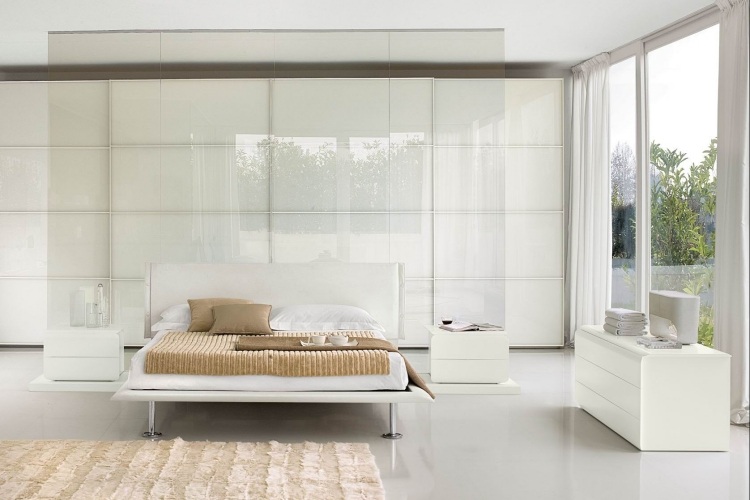 Weiße Schlafzimmermöbel -stil-gestaltung-minimalistisch-schrankwand-hochglanz-fenster-kommode