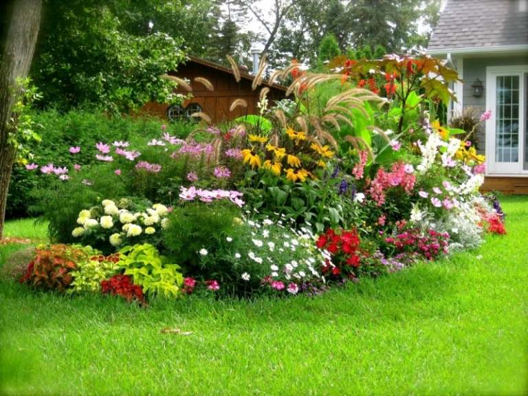 Gartengeraete-Zubehoer-Ideen-Rasen-Blumen