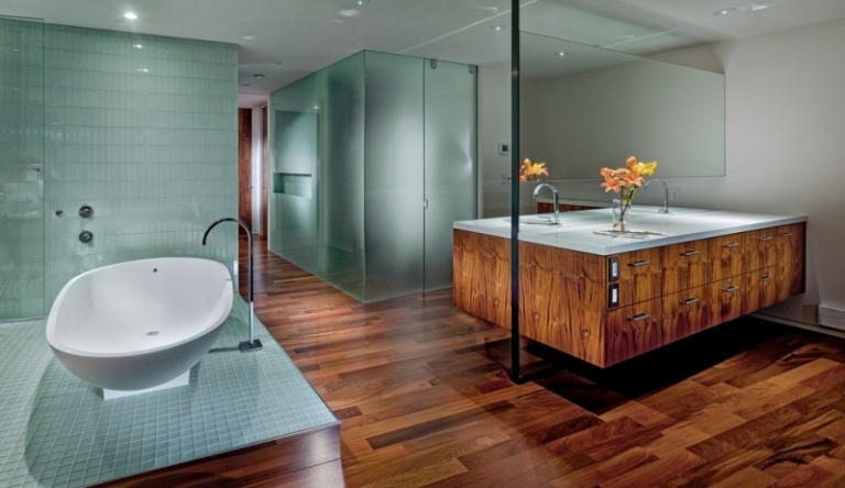 Holzboden-Badezimmer-Ideen-modern-Waschtisch-Glas-Duschkabine