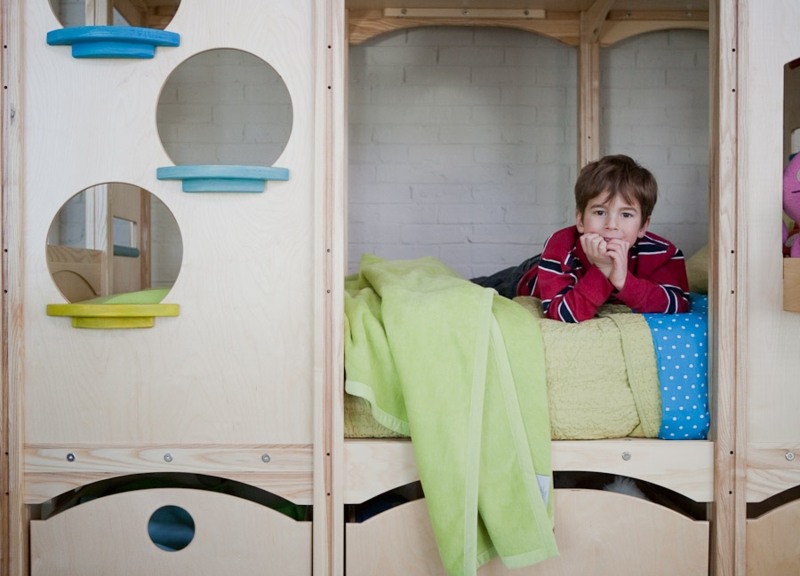 Kinderbett-Babyzimmer-Spielbett-Holz-Massiv-originell
