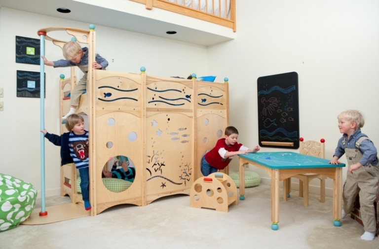 Kinderbett-Babyzimmer-Spielbett-Kletterwand-Leseflaeche-Spieltisch
