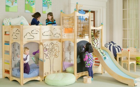 Kinderbett im Babyzimmer