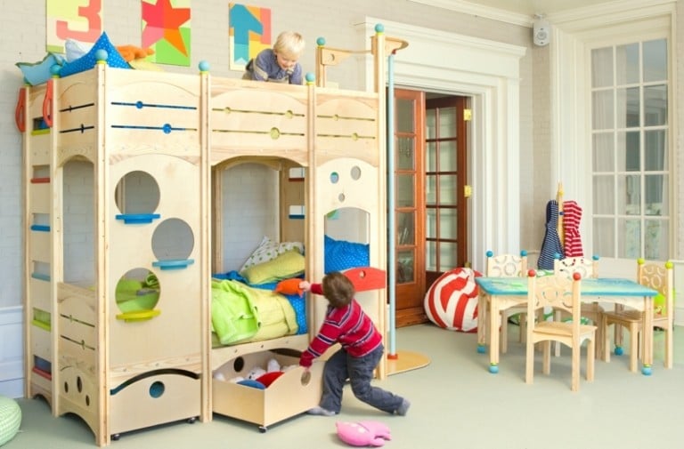Kinderbett-Babyzimmer-Stauraum-Spielflaeche-Spielzeug-Aufbewahrung