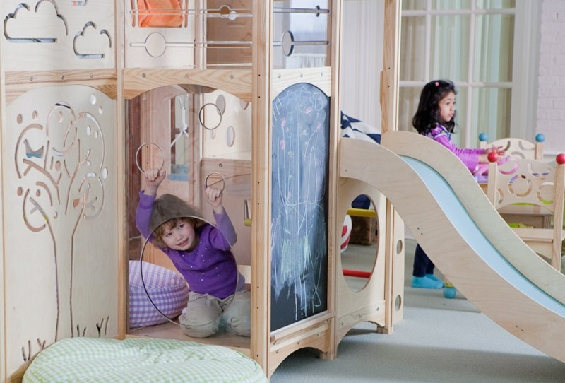 Kinderbett-Babyzimmer-Tafelwand-Rutsche-Spielbett-Maedchen