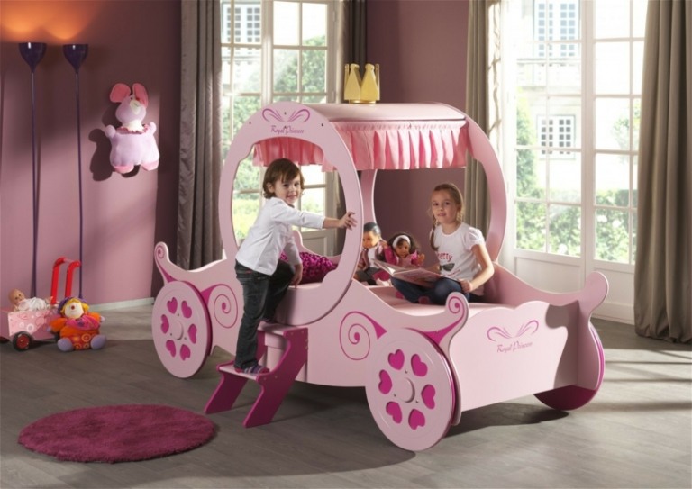 Kinderbett-Babyzimmer-kleine-Prinzessin-Juniorbett-Kutsche