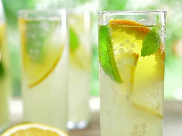 Limonade-selber-machen-Rezept-Wodka-Zitronen-Cocktail