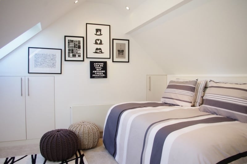 Schlafzimmer-Dachschraege-gestalten-modern-weiss-Kleiderschrank-Doppelbett