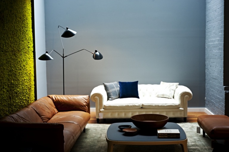 Stehlampe-Schwarz-moderne-Akzentbeleuchtung-Zweisitzer-Sofa