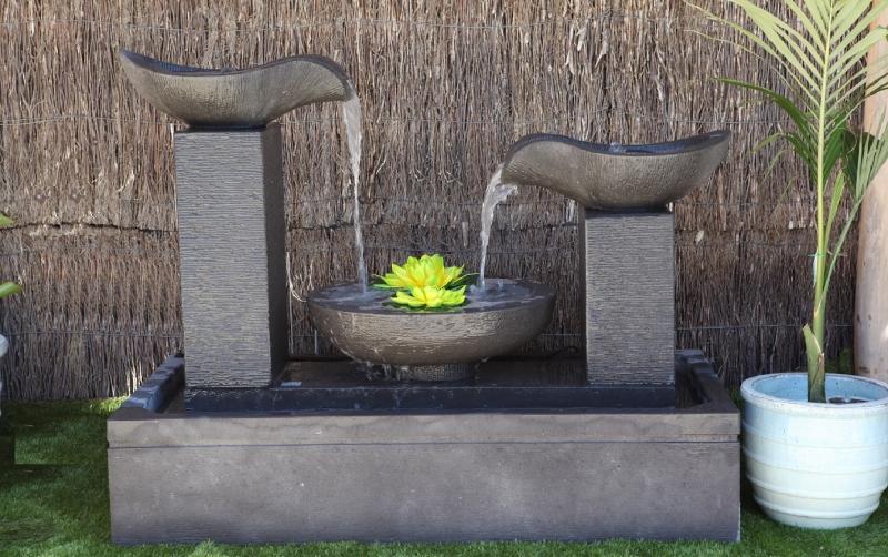 Terrassenteich-anlegen-Kaskaden-Wasserspiele-Wasserlilie