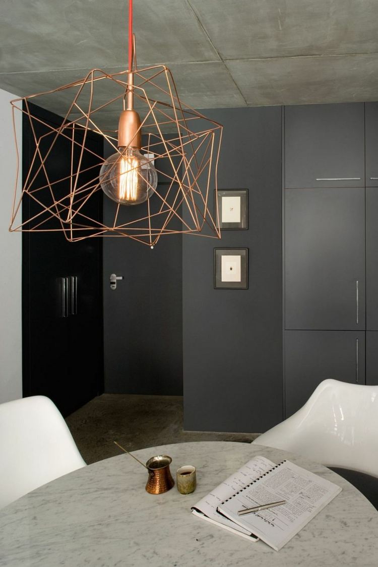 apartment modernen vintage akzenten grau wandgestaltung kronleuchter esstisch marmor