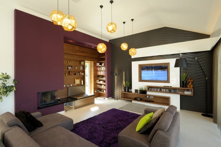 aubergine Farbe wandfarbe-wohnzimmer-kamin-3d-wandpaneele-schwarz