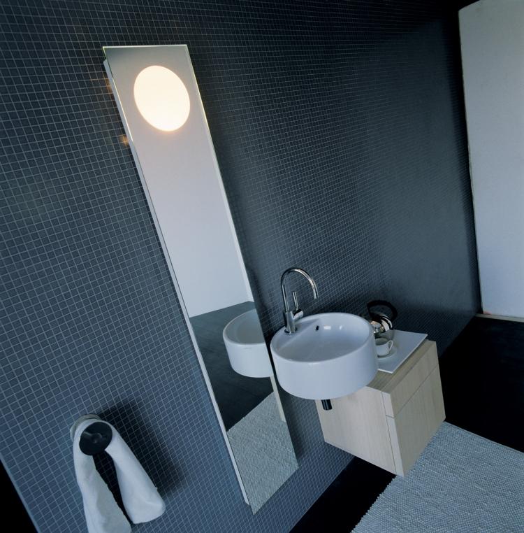 badezimmer-spiegel-simple-flaminia-waschbecken-rund-klein-mosaiksteine