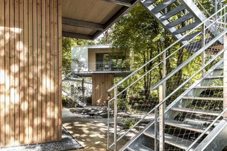 baumhaus-architektur treppe stahl gitter modern design