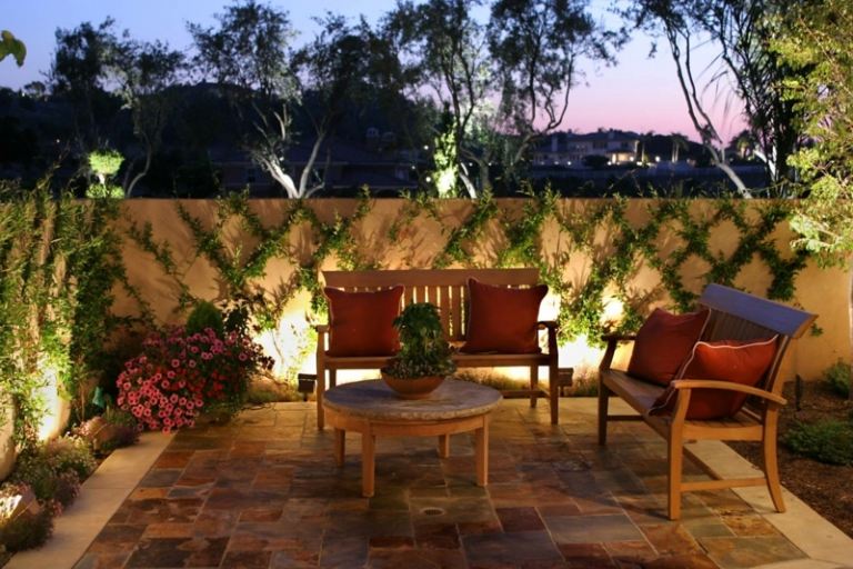 beleuchtung garten kletterpflanze gitter sitzbereich sofa tisch