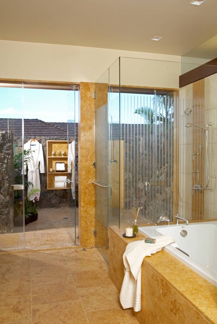 beste-farbe-badezimmer-braun-naturstein-badewanne-eingebaut-glas-duschkabine