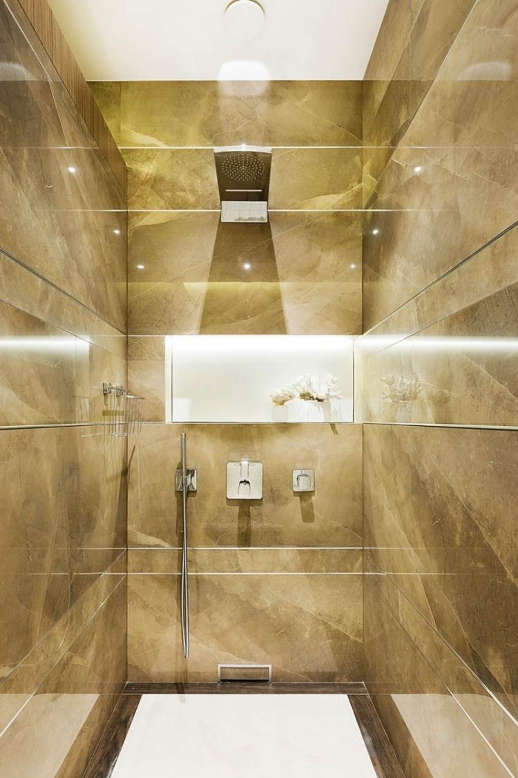 beste-farbe-badezimmer-braun-natursteinoptik-dusche-duschwanne-flach-regendusche