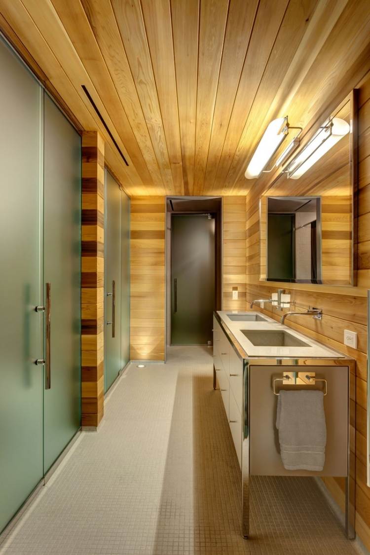 beste-farbe-badezimmer-braun-wandverkleidung-decke-holz-mosaiksteine-boden-spiegel-doppelwaschbecken