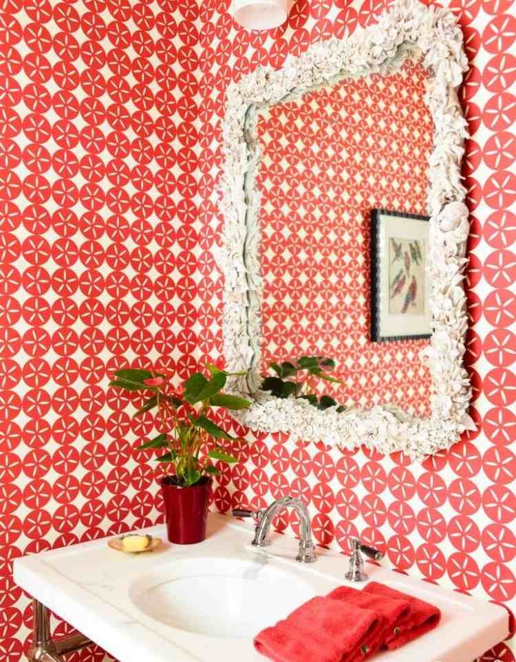 beste-farbe-badezimmer-farbe-akzente-weiss-rot-spiegel-muster--waschbecken
