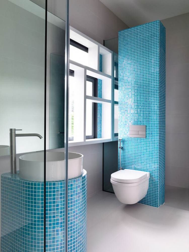 beste-farbe-badezimmer-mozaiksteine-waschbecken-konsole-weiss-spiegel-glaswand-fenster