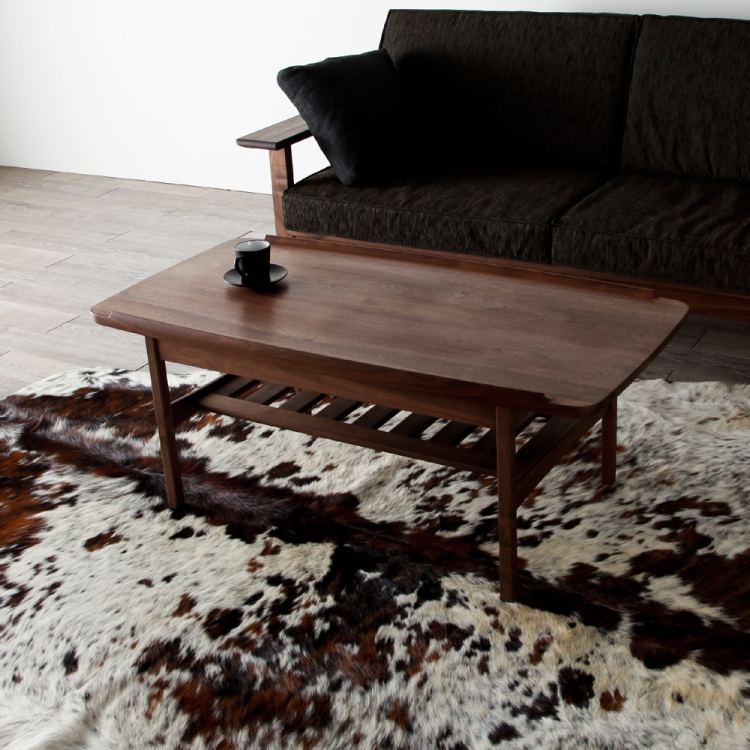 Couchtische aus Massivholz -wohnzimmer-fellteppich-couch-holzboden-ablageraum-kaffee