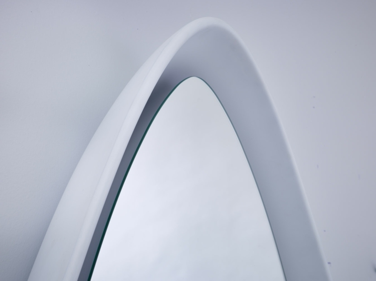 design spiegel spitze dreieck weiss rahmen wanddekoration