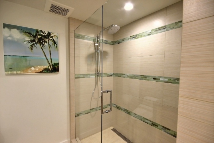ebenerdige-dusche-duschkabine-beige-gruen-bild-palmen-beleuchtung
