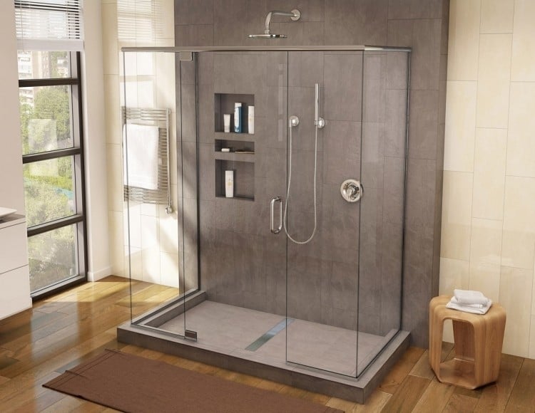 ebenerdige-dusche-grau-holzboden-hocker-duschkabine-freistehend-regedusche-moderndesign