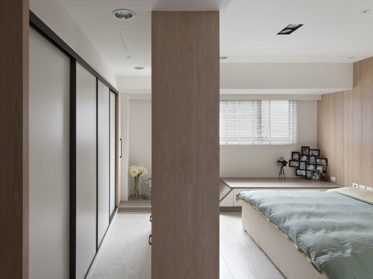 einrichtung minimalistisch asiatischem design einbauschrank schlafzimmer saeule bett